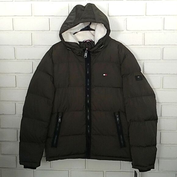 Tommy Hilfiger NWT Men's Sherba Lined Hooded Puffer Coat. Size Medium - Picture 1 of 16